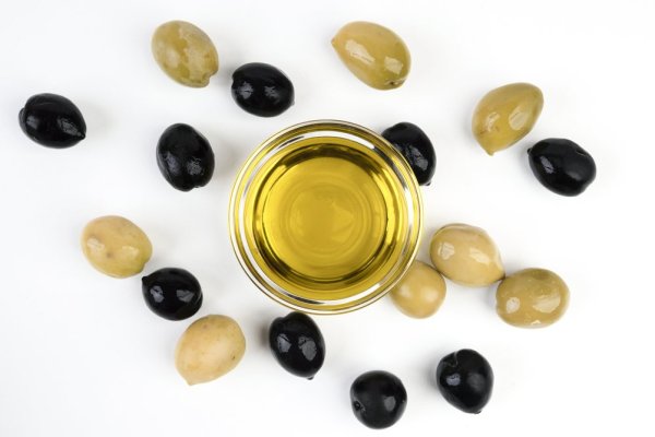 Not only are oils good for health, but there are 7 benefits to eating olives directly