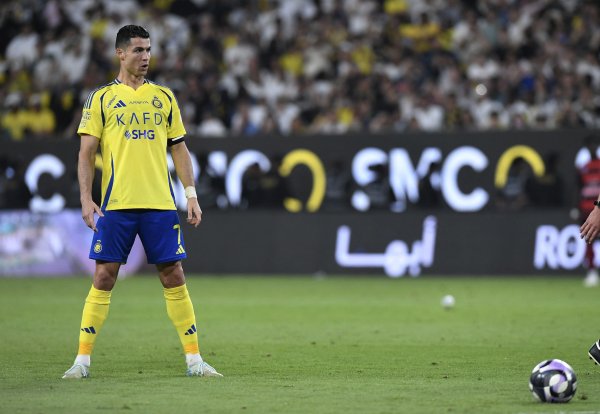I have missed 2 consecutive games! Reporter: Ronaldo is absent from Sunday s joint training and he is undergoing treatment